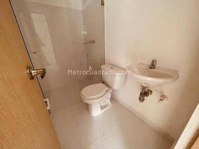 Apartamento de 3 alcobas en venta en Tierradentro, Bello, 58 m² · foto 11 de 13
