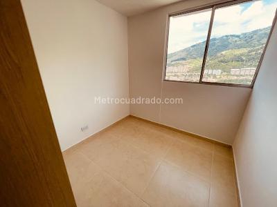 Apartamento de 3 alcobas en venta en Tierradentro, Bello, 58 m² · foto 6 de 13