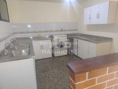 Casa de 5 alcobas en venta en Manrique Central 1, Medellín, 130 m² · foto 2 de 19