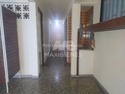 Casa de 5 alcobas en venta en Manrique Central 1, Medellín, 130 m² · foto 5 de 19