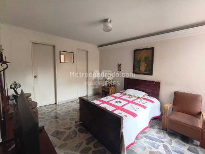 Apartamento de 4 alcobas en venta en Laureles, Medellín, 145 m² · foto 6 de 14
