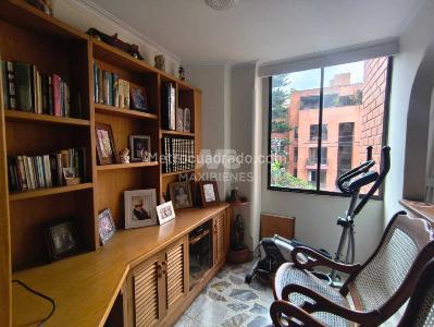 Apartamento de 4 alcobas en venta en Laureles, Medellín, 145 m² · foto 14 de 14