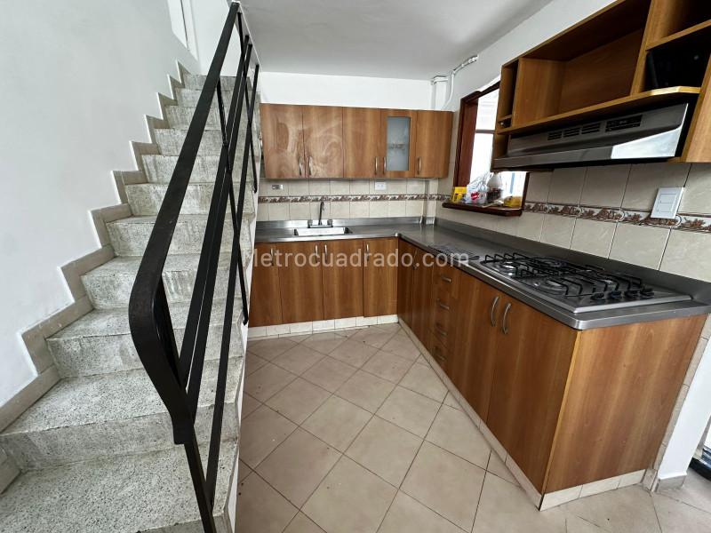 Spacious 5BR Apartment for Rent in Velodromo - 2