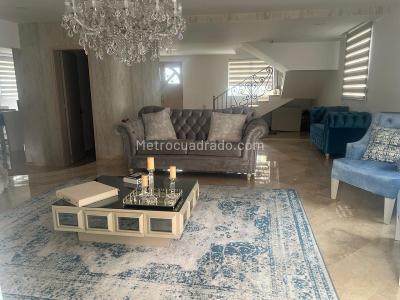 Casa de 4 alcobas en venta en El Tesoro, Medellín, 200 m² · foto 2 de 8