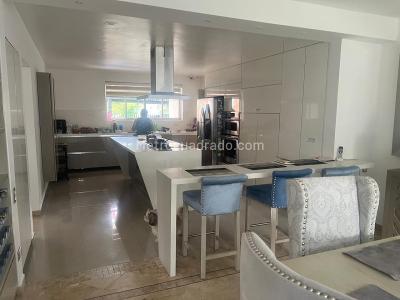 Casa de 4 alcobas en venta en El Tesoro, Medellín, 200 m² · foto 3 de 8