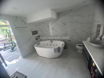Casa de 4 alcobas en venta en El Tesoro, Medellín, 200 m² · foto 8 de 8