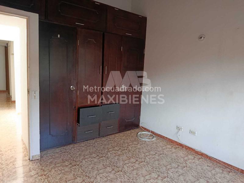 Spacious 3BR Apartment in Campo Amor - 3
