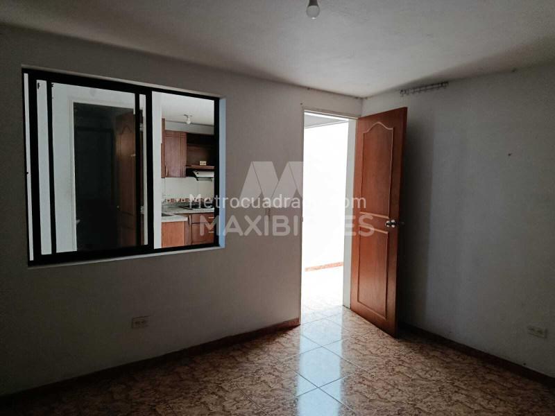 Spacious 3BR Apartment in Campo Amor - 4