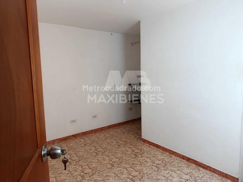 Spacious 3BR Apartment in Campo Amor - 6