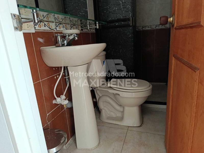 Spacious 3BR Apartment in Campo Amor - 9