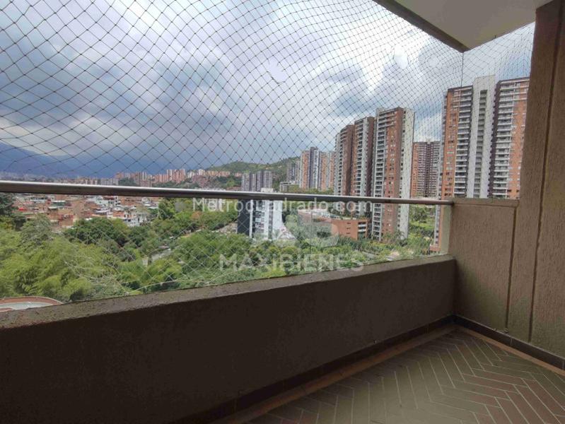Spacious 3BR Apartment in Belen Loma De Los Bernal - 5