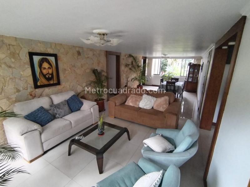 Apartamento Cómodo de 4 Alcobas en Aguacatala - 4