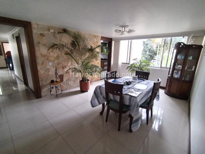 Apartamento Cómodo de 4 Alcobas en Aguacatala - 5