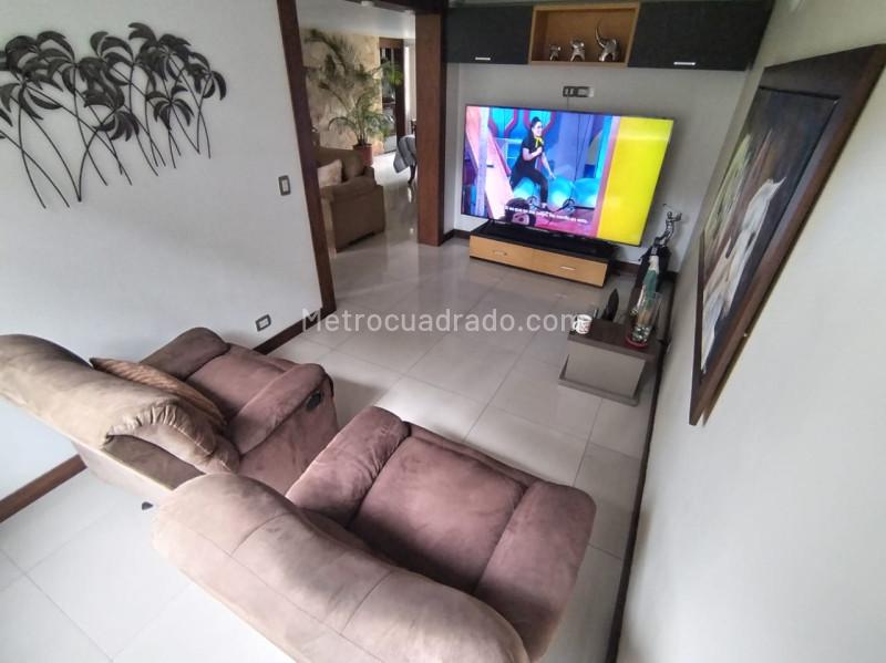 Apartamento Cómodo de 4 Alcobas en Aguacatala - 7