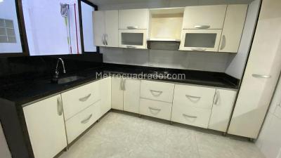 Casa de 2 alcobas en arriendo en Conquistadores, Medellín, 180 m² · foto 2 de 14