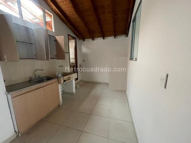4BR House in Santa Maria La Nueva (100 m²)