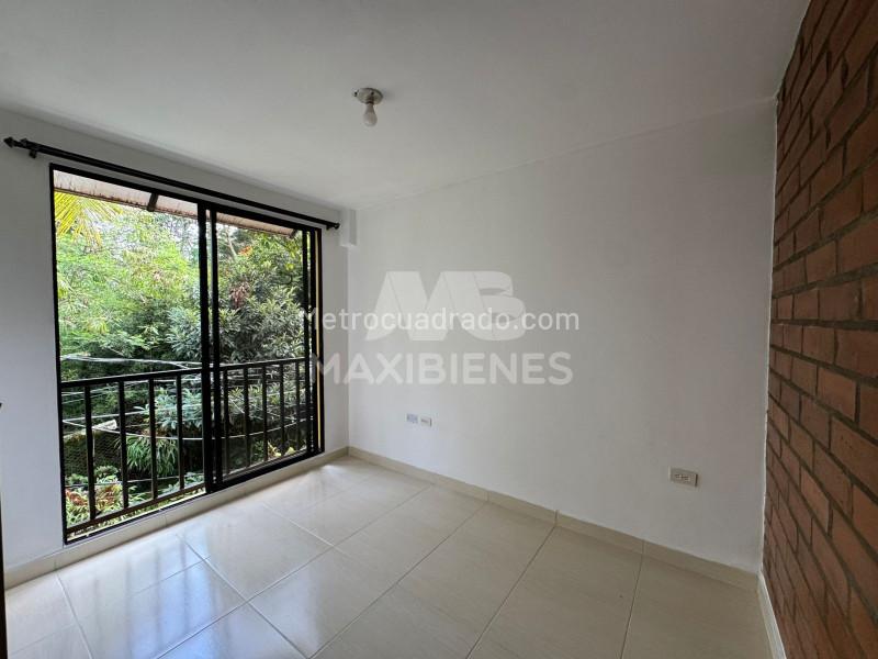 Spacious 4BR Apartment in San Antonio Del Prado - 3