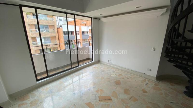 Apartamento Dúplex Amplio de 3 Alcobas en Velódromo