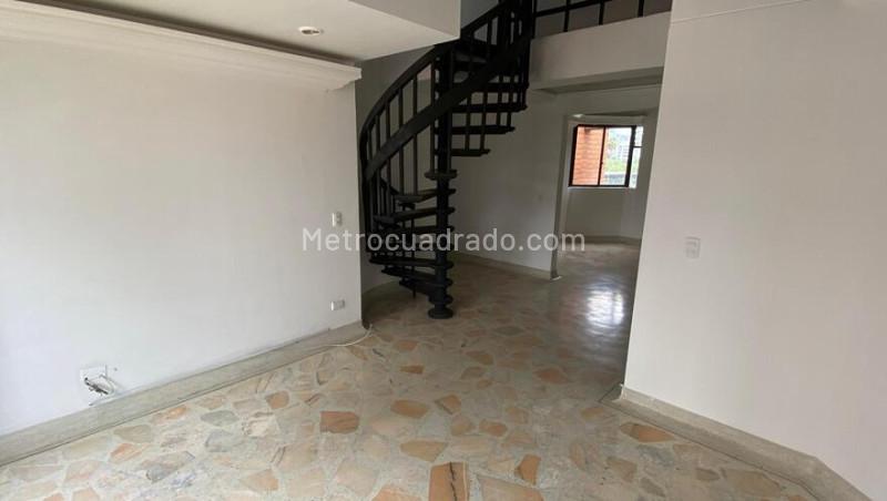 Apartamento Dúplex Amplio de 3 Alcobas en Velódromo - 2