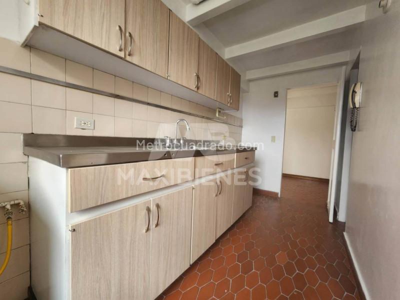 Apartamento Amplio de 3 Alcobas en Patio Bonito - 2