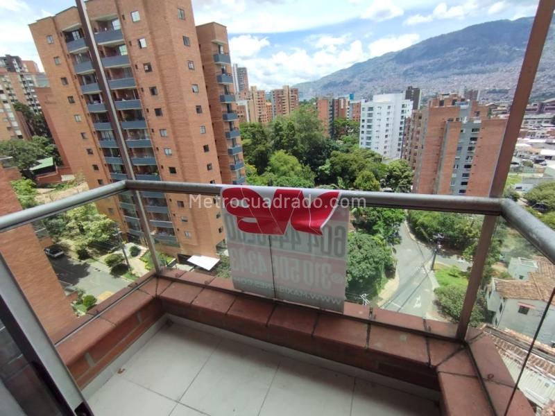 Spacious 3BR Apartment with Balcony in Pilarica - 3