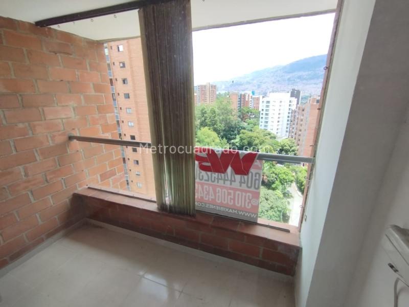 Spacious 3BR Apartment with Balcony in Pilarica - 4