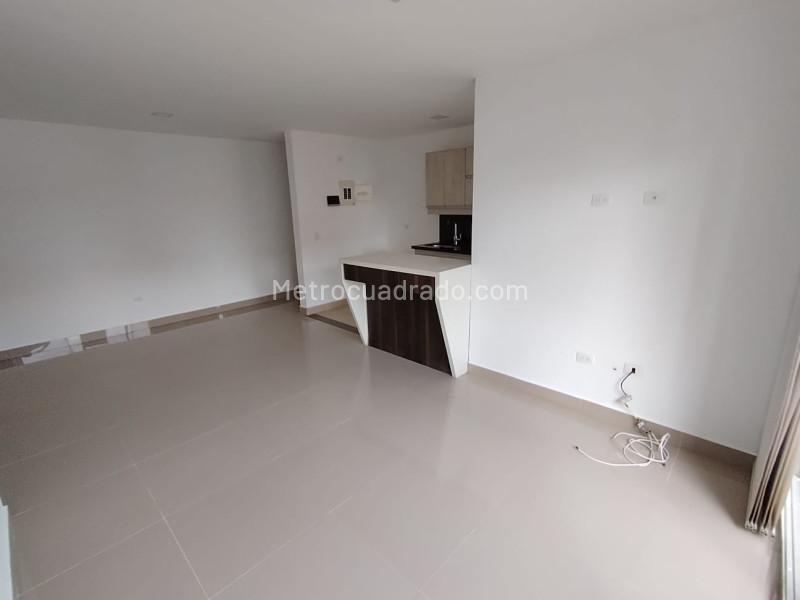 Spacious 3BR Apartment in Pilarica - 3