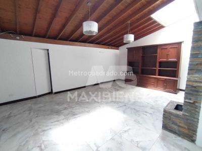 Casa en arriendo en El Poblado, Medellín · foto 2 de 20