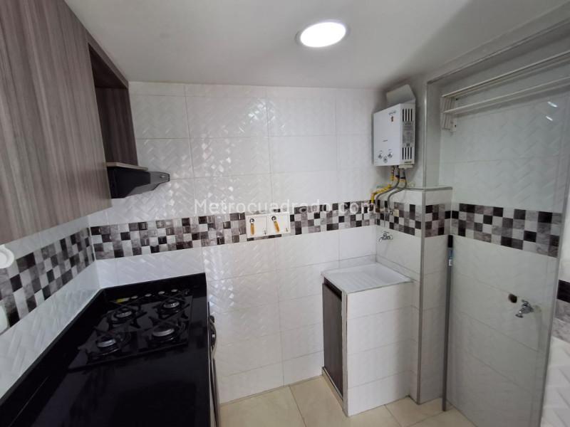 Apartamento en Robledo de 3 Alcobas y 2 Baños con Balcón - 2