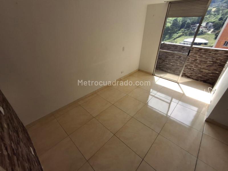 Apartamento en Robledo de 3 Alcobas y 2 Baños con Balcón - 3