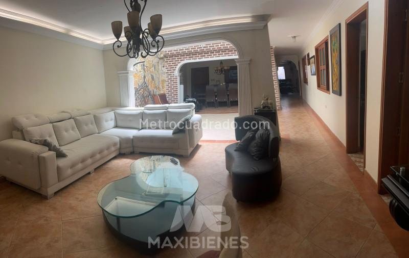 Casa Cómoda de 4 Alcobas en Florida Nueva