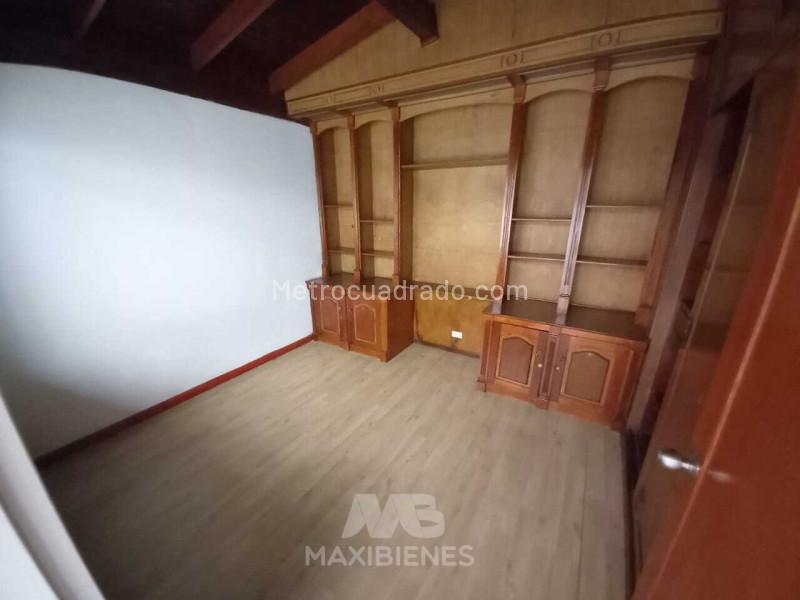 Spacious 4BR House in Estadio with Great Access - 6