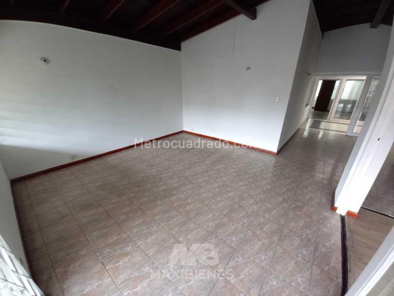 Spacious 4BR House in Estadio with Great Access - 7