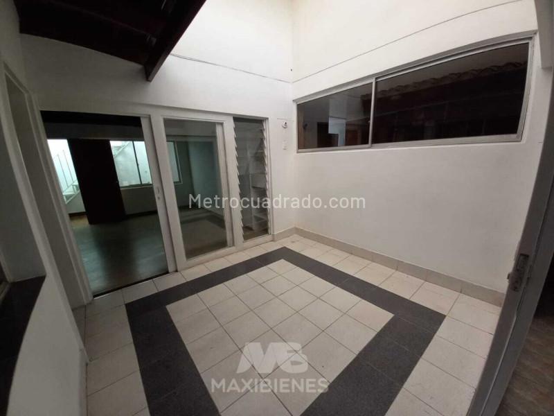 Spacious 4BR House in Estadio with Great Access - 9
