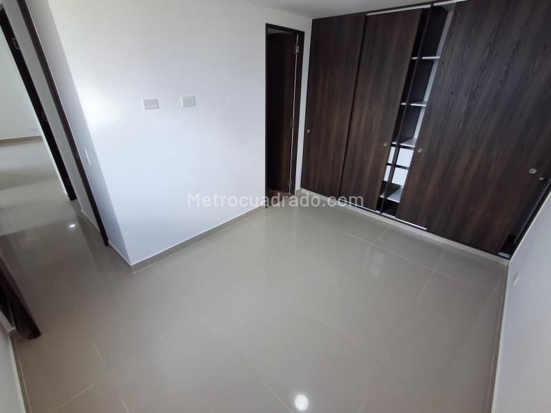 3BR Apartment with Parking in Pajarito - 2