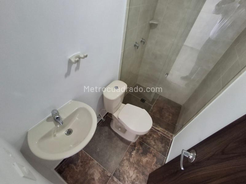 3BR Apartment with Parking in Pajarito - 3