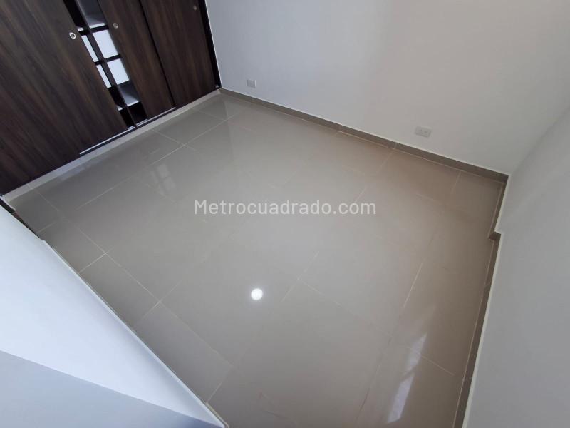 3BR Apartment with Parking in Pajarito - 4