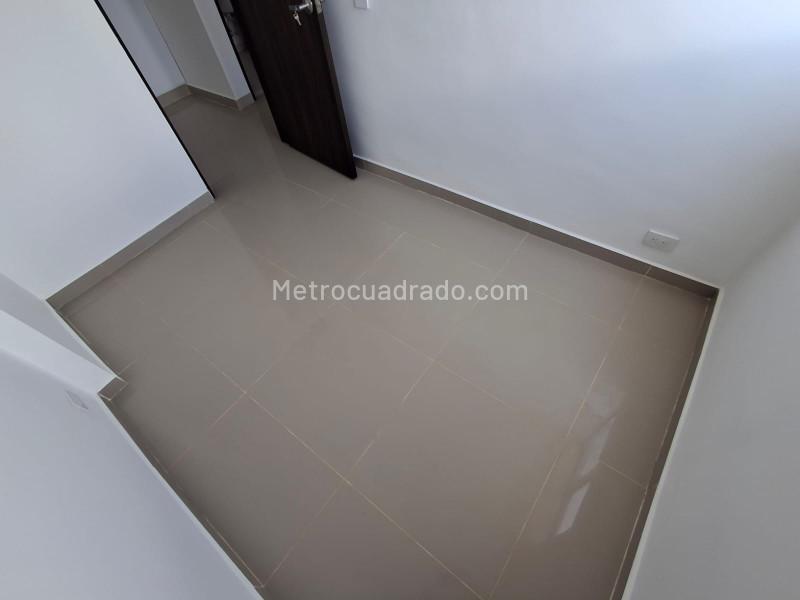 3BR Apartment with Parking in Pajarito - 8