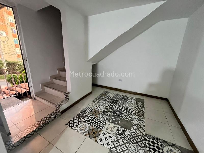 Modern 2BR House in San Martin