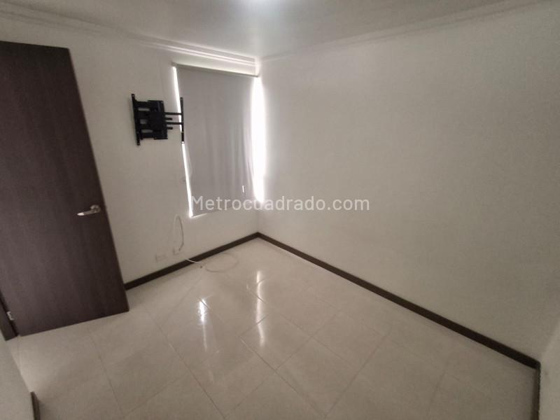 Modern 3BR Apartment with Pool in Pilarica