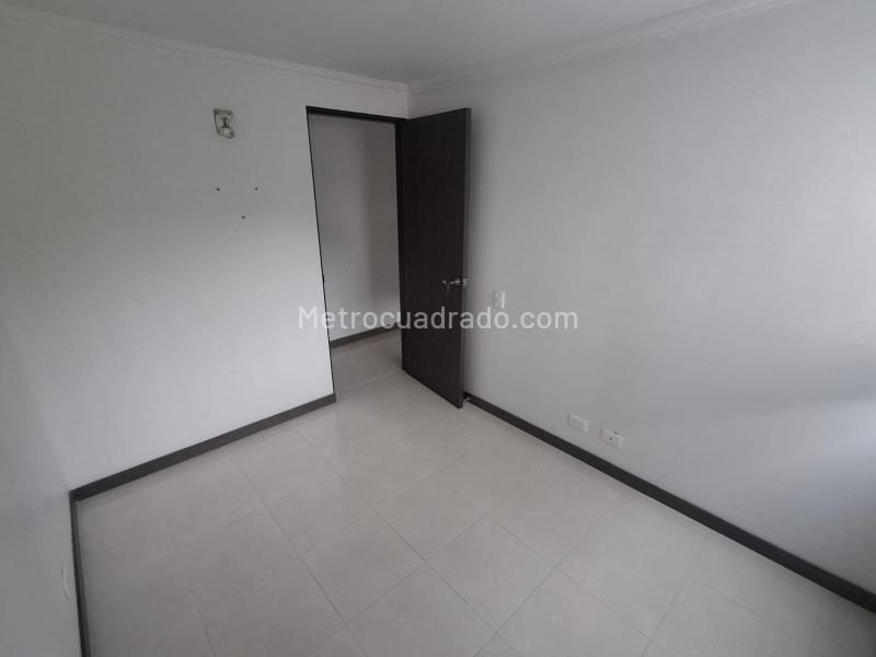 Modern 3BR Apartment with Pool in Pilarica - 9
