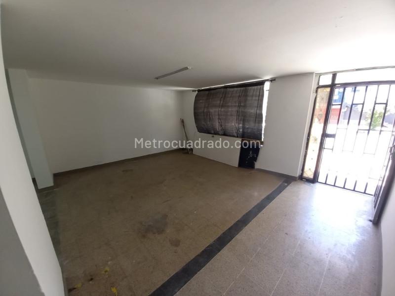 Ideal 5BR Commercial House in Calasanz