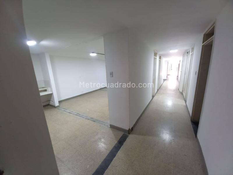 Ideal 5BR Commercial House in Calasanz - 2