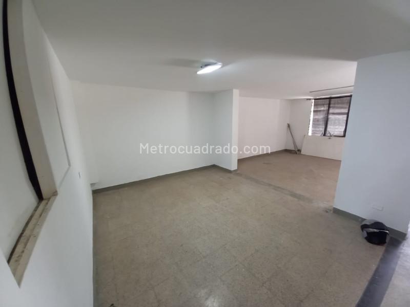 Ideal 5BR Commercial House in Calasanz - 3