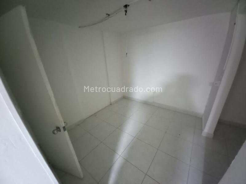 Ideal 5BR Commercial House in Calasanz - 7