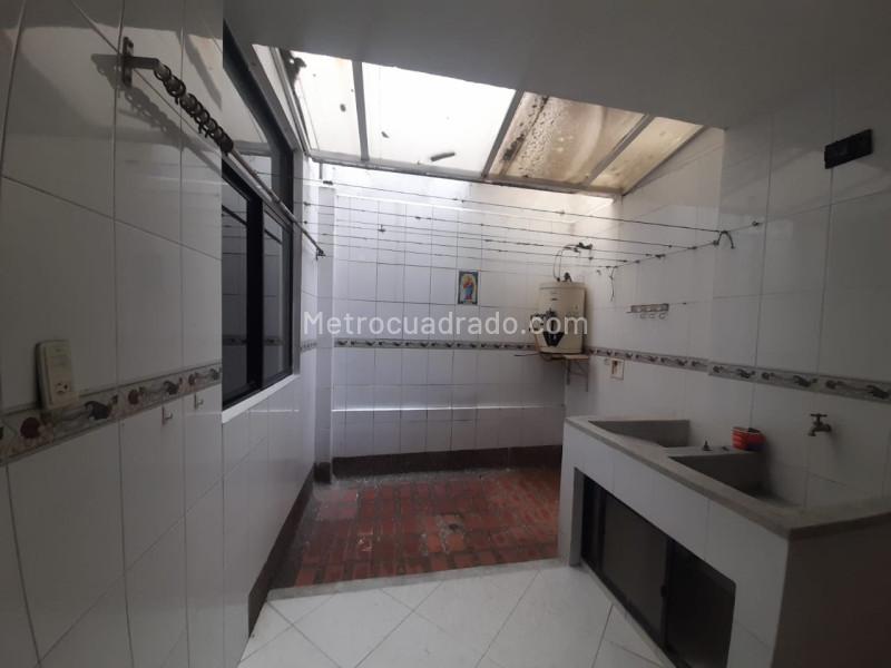 Spacious 4BR Apartment in Boston - 3