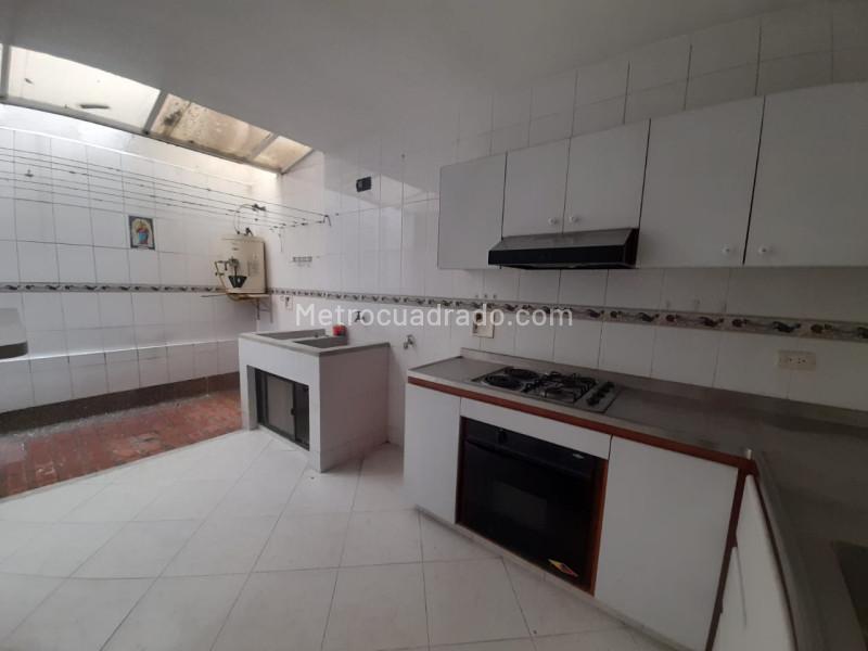 Spacious 4BR Apartment in Boston - 5