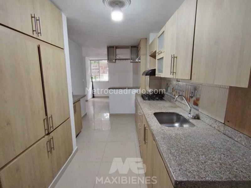 3BR Apartment for Rent in Laureles (La Castellana) with Balcony - 2