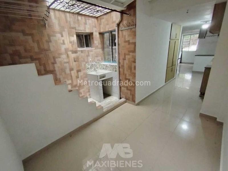 3BR Apartment for Rent in Laureles (La Castellana) with Balcony - 3