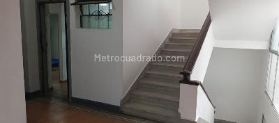 Apartaestudio en venta en La Candelaria, Medellín, 56 m² · foto 2 de 10